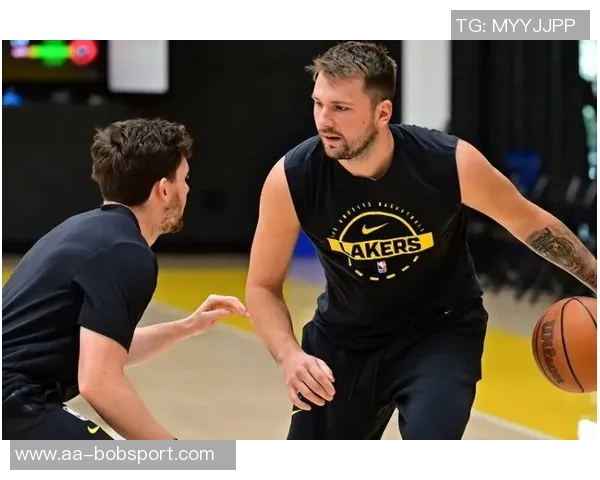 雷迪克呼吁湖人保持冠军状态东契奇强调身心兼备的重要性