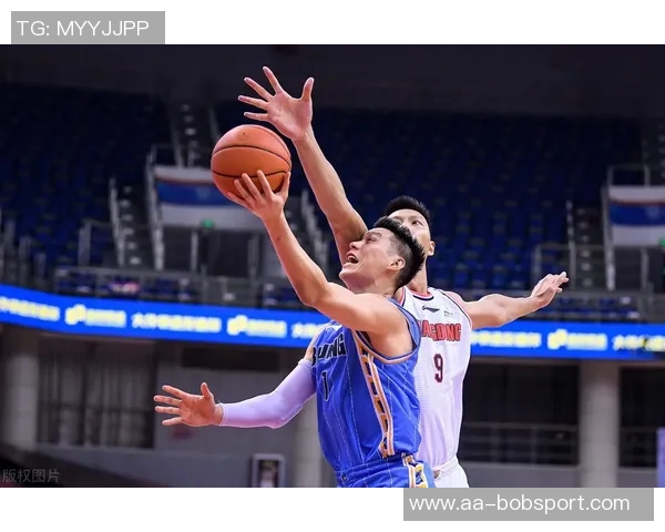 贾尔斯单节高效表现力争上游力抗首钢五虎合力得分优势