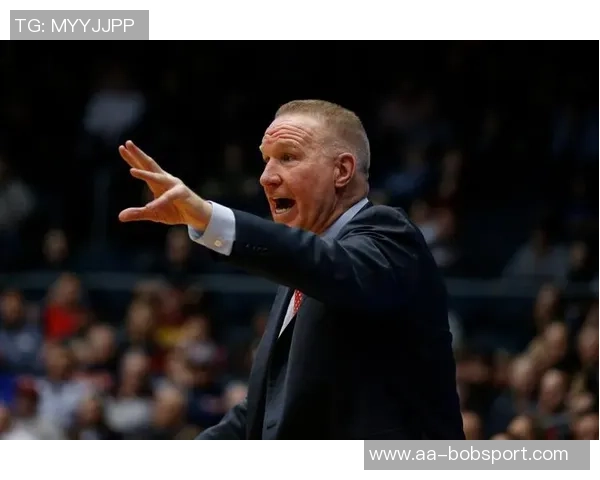 科尔赞克尼佩尔展现克里斯穆林风采引发球迷热议 科尔赞克尼佩尔展现克里斯穆林风采引发球迷热议