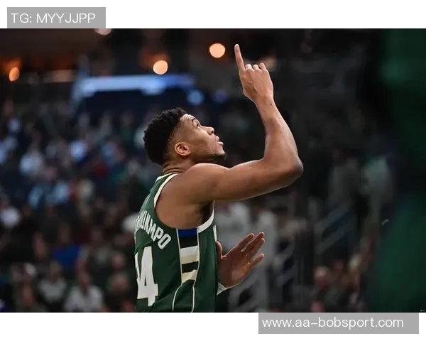 字母哥在勇士禁区如搅拌机般发威半场轻松砍下18分4板3助 字母哥在勇士禁区如搅拌机般发威半场轻松砍下18分4板3助