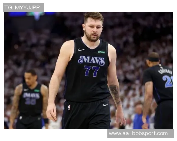 东契奇轻松战胜雷迪克玩匹克球引发笑声让他气坏了真是太有趣了