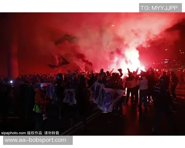 拉菲尼亚回忆利兹联保级艰辛赛后跪行向球迷深情致歉