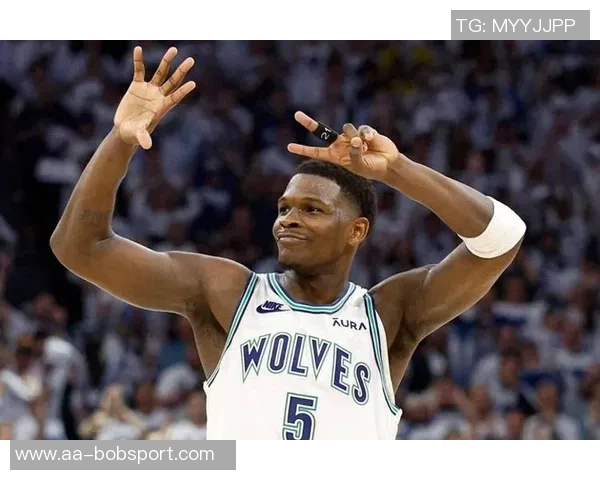 爱德华兹本赛季第12次单场砍下35分5助攻三分球数量领跑联盟其余球员最多仅8次