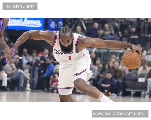 快船客场挑战国王小卡哈登卫衣亮相科林斯酷炫登机照曝光 快船客场挑战国王小卡哈登卫衣亮相科林斯酷炫登机照曝光